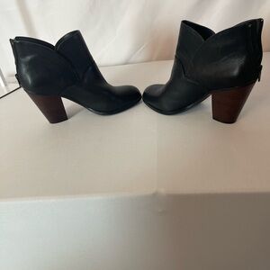 Gianni Binni Women’s Black Leather Ankle Booties with Stacked Heel